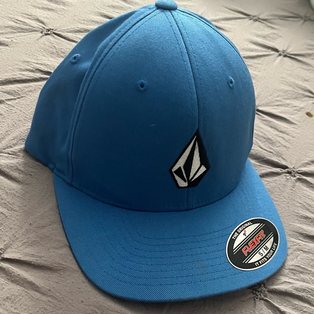 VOLCOM Flex Fitted Sm/Med Hat *RARE* Celestial Blue NEW